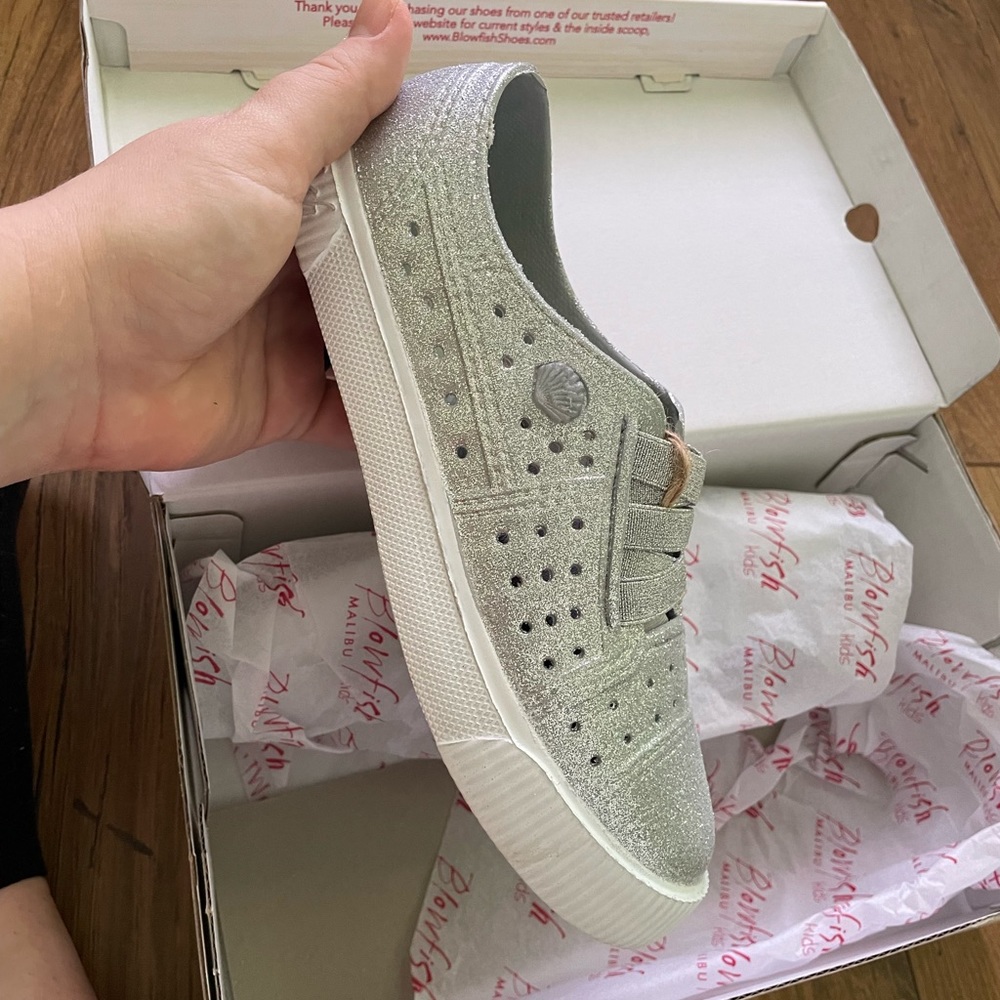 Youth girls Blowfish NWT silver sparkle shoes